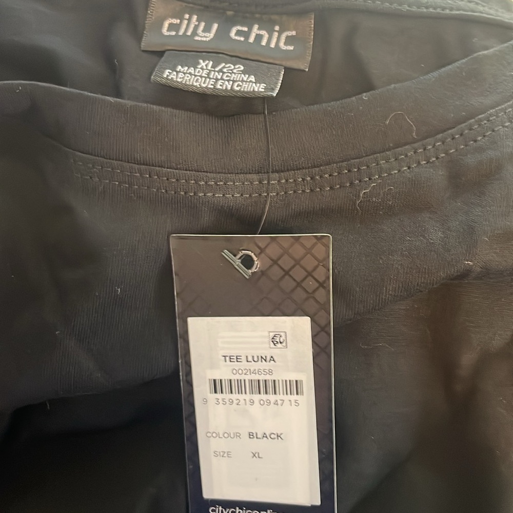 NWT City Chic Luna tee in black - Picture 2 of 2